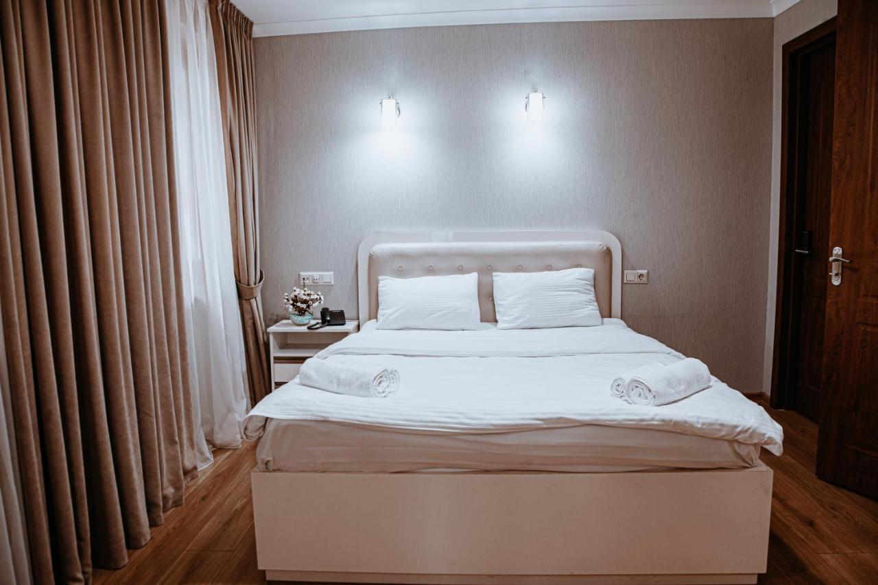 Sama Grand Hotel ティビリシ エクステリア 写真