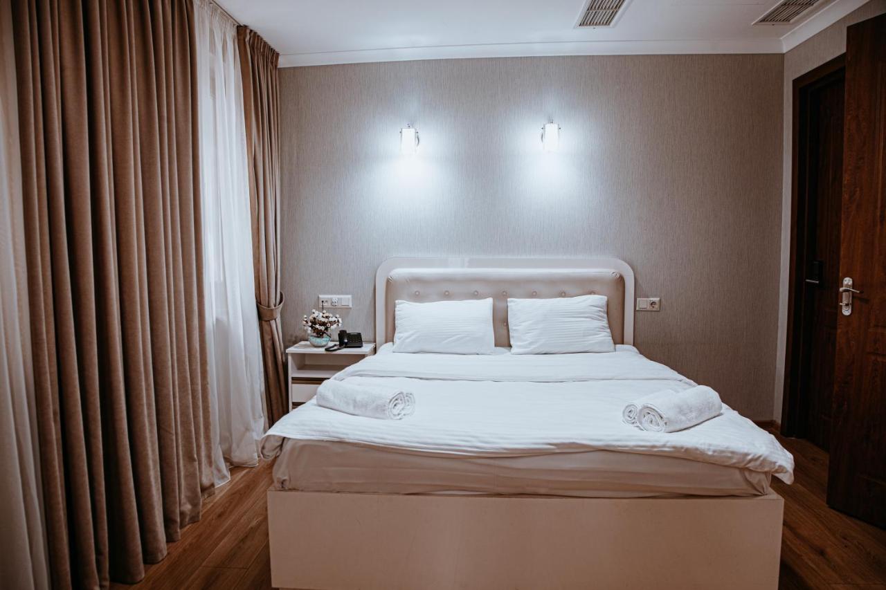 Sama Grand Hotel ティビリシ エクステリア 写真