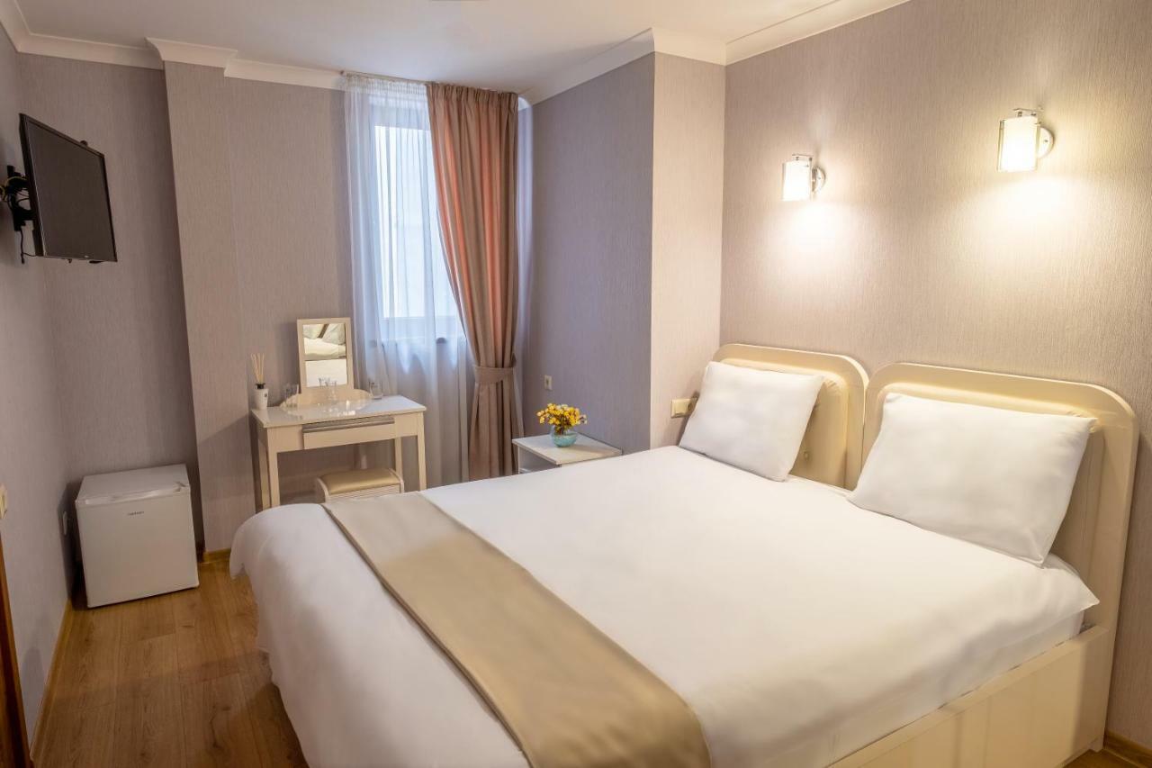 Sama Grand Hotel ティビリシ エクステリア 写真